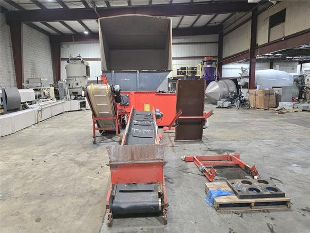 Weima #WLK-15, 59" x 59" V-rotor shredder, 120 HP AC motor, 15" diameter rotor, 90 RPM, serrated ram, 460 V. - Image 3