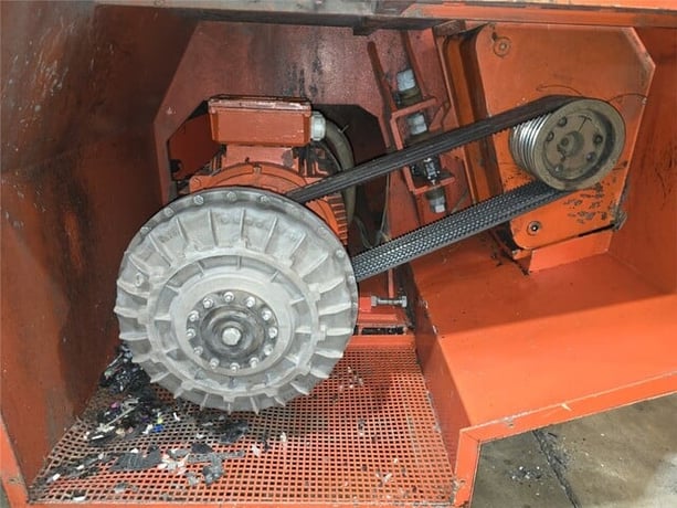 Weima #WLK-15, 59" x 59" V-rotor shredder, 120 HP AC motor, 15" diameter rotor, 90 RPM, serrated ram, 460 V. - Image 8
