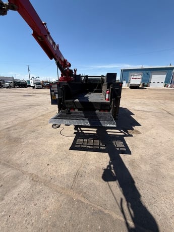 Ford Super Duty #F-550, Service Body with Crane, and Power Liftgate, 2006 - Image 4