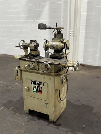 Royal Oak Universal Cutter Grinder, 8" x 30"table - Image 1