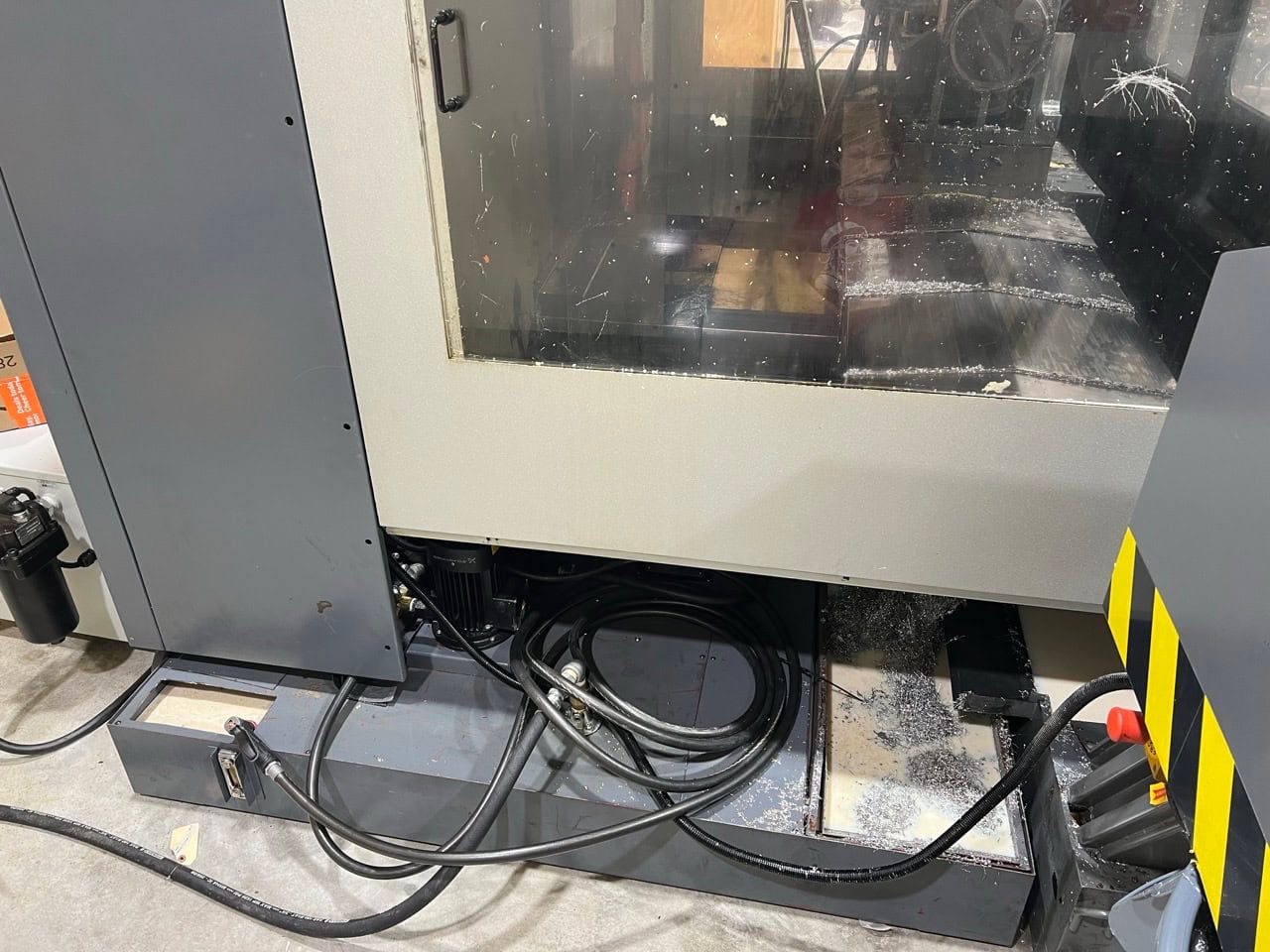 Leadwell V #40IT, vertical machining center, 40" X, 23" Y, 21" Z, 24 automatic tool changer, 12000 RPM, 25 - Image 4