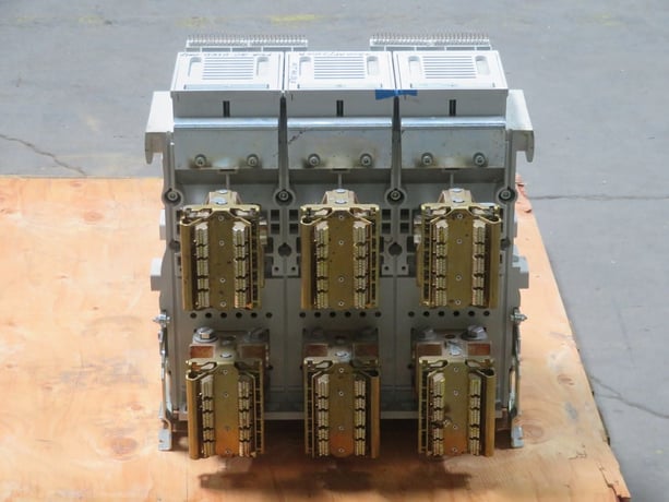 3200 Amps Siemens #WLS2A332, Low Voltage Air Circuit Breaker, 3-Pole, 635 Volts AC, 65 kA IC - Image 3