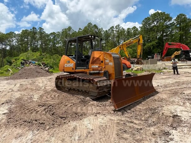 Case #850M-WT, Crawler Dozer, 6-way power angle tilt blade, 28" single-bar grouser, 3,200 hours, 2020 - Image 2