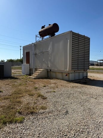 2000 KW Cummins #DQKC, diesel generator set, 660 hours, QSK60-G6 engine, sound attenuated enclosure, 3000 - Image 4