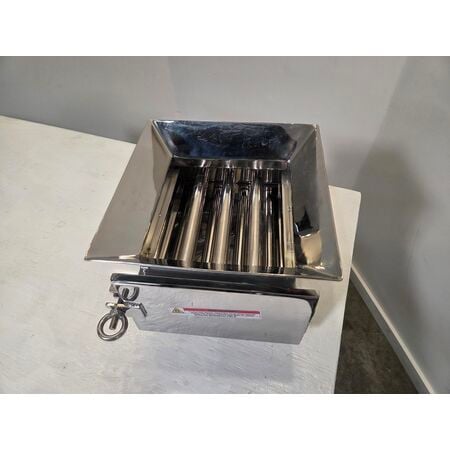 Stainless Steel rare earth bar grate drawer magnet, 8" squaring inlet x 6.5" discharge, 7 magnets, 2 rows - Image 3