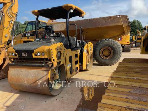 Caterpillar CB702, 3673 hours, S/N: M5R00123, 2020 - Image 1