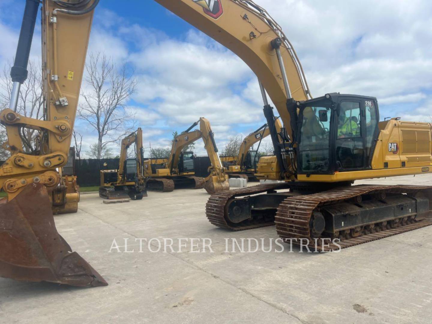 Caterpillar 336-08, 1104 hours, S/N: RDL20726, 2025 - Image 1