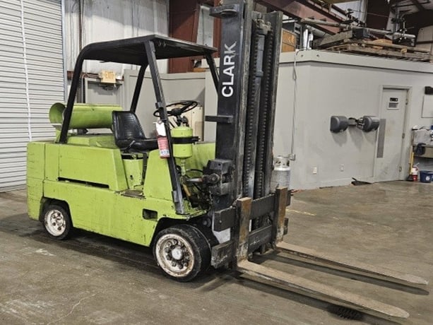 10000 lb. Clark #C500-100, forklift, 144" lift, 48" forks, propane fuel, inline 6 cylinder engine, 2-stage - Image 1