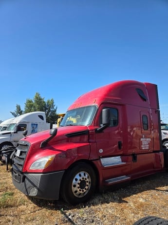 Freightliner #Cascadia-126, Sleeper Truck, Detroit DD15, DT12 Automatic, 72" Raised Roof, Tandem Axle, 2019 - Image 2