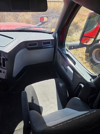 Freightliner #Cascadia-126, Sleeper Truck, Detroit DD15, DT12 Automatic, 72" Raised Roof, Tandem Axle, 2019 - Image 6