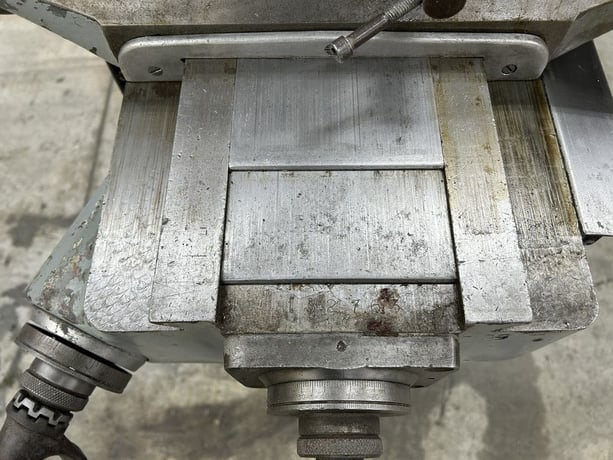 Bridgeport #Series-I, vertical milling machine, 9" x42" table, 1.5 HP, vari-speed, one shot lube - Image 6