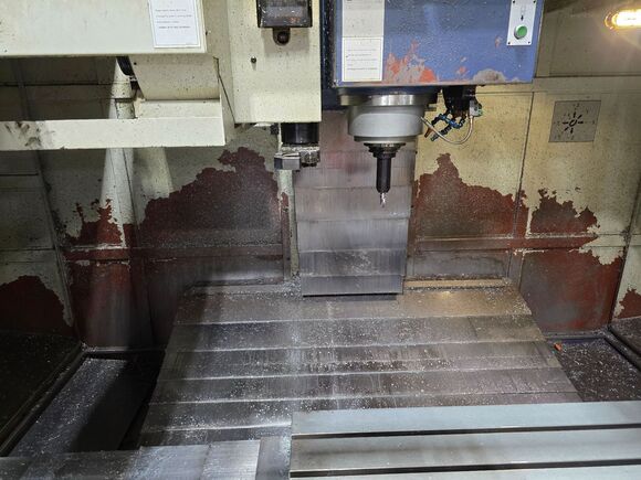 Takumi #V20, vertical machining center, 70.8" X, 35.4" Y, 29.5" Z, 4500 RPM, 16 automatic tool changer, CAT - Image 9