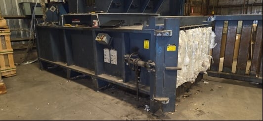Excel #EX-60, horizontal closed door baler, 20 HP, (2) 6" cylinders, 54" W x 35" L feed opening - Image 2