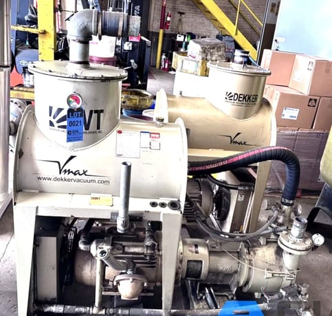 300 CFM, Dekker #VMX0303KA1-01, vacuum pump, 20 HP, 2004 - Image 1