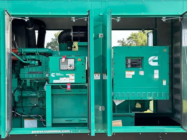 1000 KW Cummins #DQFAD, diesel generator set, 277/480 Volts, 3-Ph., 60 Hz, standby, sound attenuated - Image 8