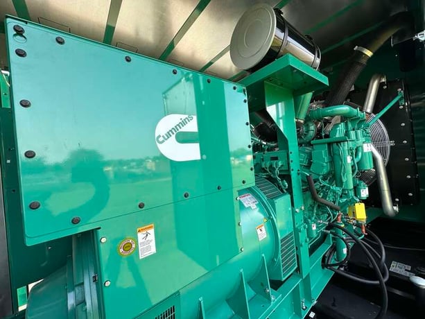 1000 KW Cummins #DQFAD, diesel generator set, 277/480 Volts, 3-Ph., 60 Hz, standby, sound attenuated - Image 9