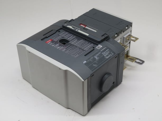 400 Amp. ABB OXA400U2X3QB-ZE, automatic transfer switch, 3-Pole, 600 Volts, NEMA 3R - Image 1