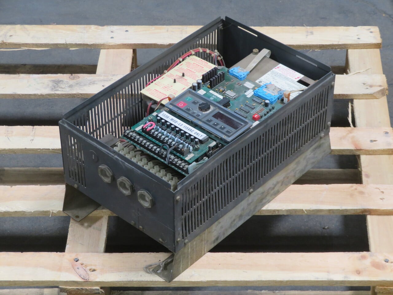 5 HP Allen-Bradley, 1336 VT-8005-EAN-FA2-L3, Variable Frequency Drive, 380-460 Volts Input (2 available) - Image 1