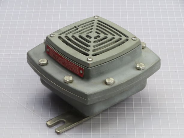 Crouse-Hinds #2416, Crouse Hinds 2416 M2 Horn Signal, 24V DC Power, 100 DB Sound - Image 1