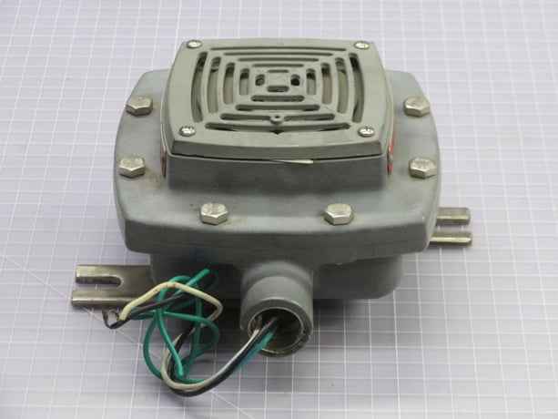 Crouse-Hinds #2416, Crouse Hinds 2416 M2 Horn Signal, 24V DC Power, 100 DB Sound - Image 2