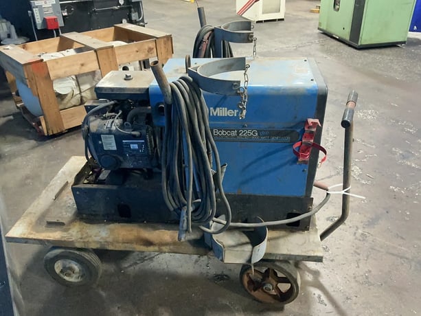 Miller #Bobcat-225G-Plus, Engine Driven Welder/Generator, 8.5 KW, Onan P216G Engine, 6,993 hours - Image 6