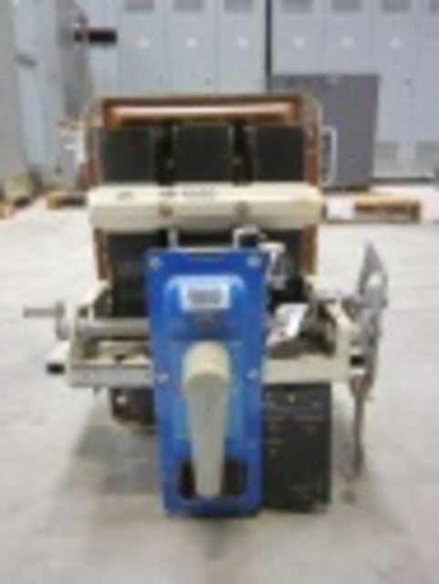 600 Amps, General Electric, AK-2-25-2, manually operated, drawout, #AB4320 - Image 3