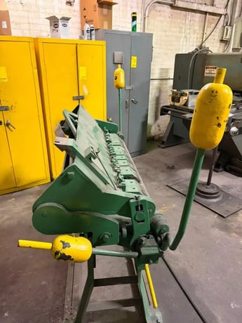 14 gauge x 4' Chicago, Dreis & Krump #W31, manual box & pan press brake, 10 adjustable fingers - Image 3