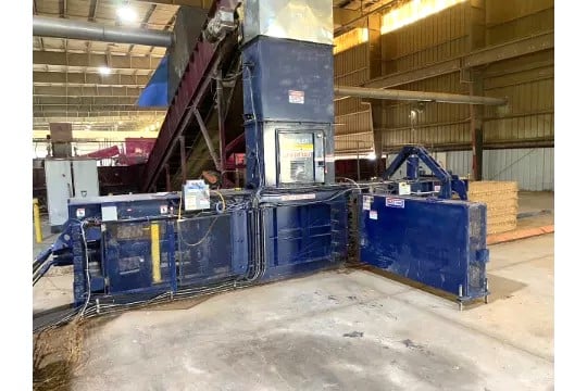 Max-Pak #HOE2850-759AR, auto-tie horizontal baler, 30" x 42" x 72" bale, 9" cylinder, 75 HP, 1,400 lb. bale - Image 1