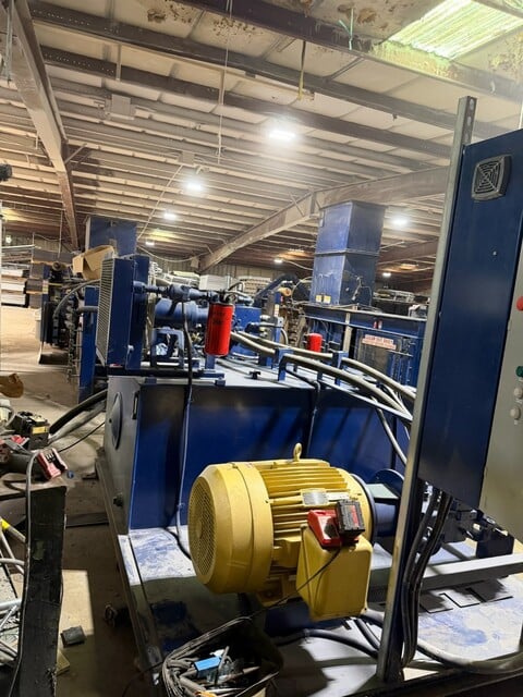 Max-Pak #HOE2850-759AR, auto-tie horizontal baler, 30" x 42" x 72" bale, 9" cylinder, 75 HP, 1,400 lb. bale - Image 3