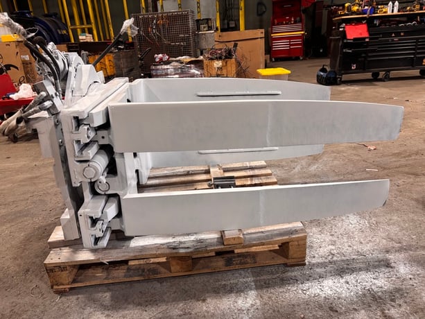 Cascade, Class III Carton Clamp Forklift Attachment - Image 2
