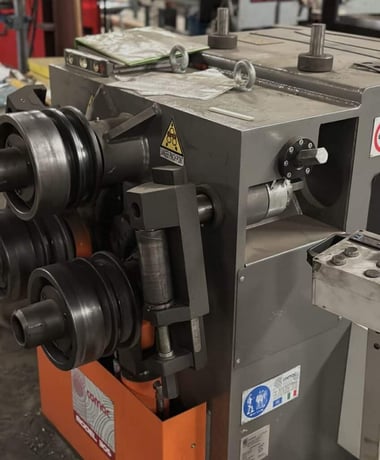 Carrell Industrial #Comac-305HV, angle roll, 9.65" roll diameter, 2.76" shaft diameter, 6.5 HP, 26 FPM, 2024 - Image 2