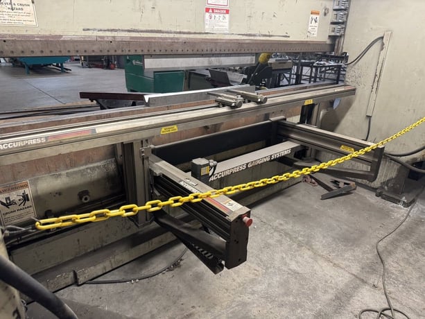 250 Ton, Accurpress #725012 Advantage CNC press brake, 12' overall, 124" between housing, 8" stroke, 20 HP - Image 6