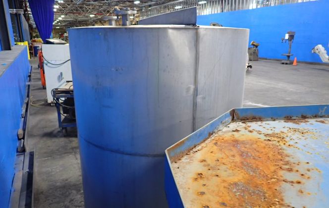920 Gallon Stainless Steel Tank with Stand - Image 4