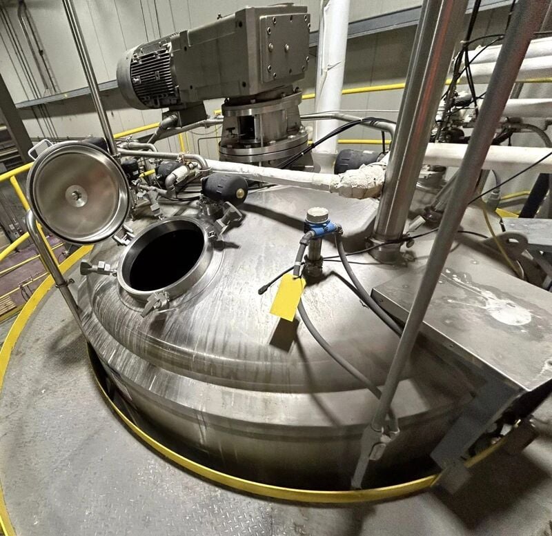 7000 gallon DCI, sanitary Stainless Steel jacketed mix tank, 15 psi/FV @ 250°F, 8' 6" diameter x 16' T/T - Image 1
