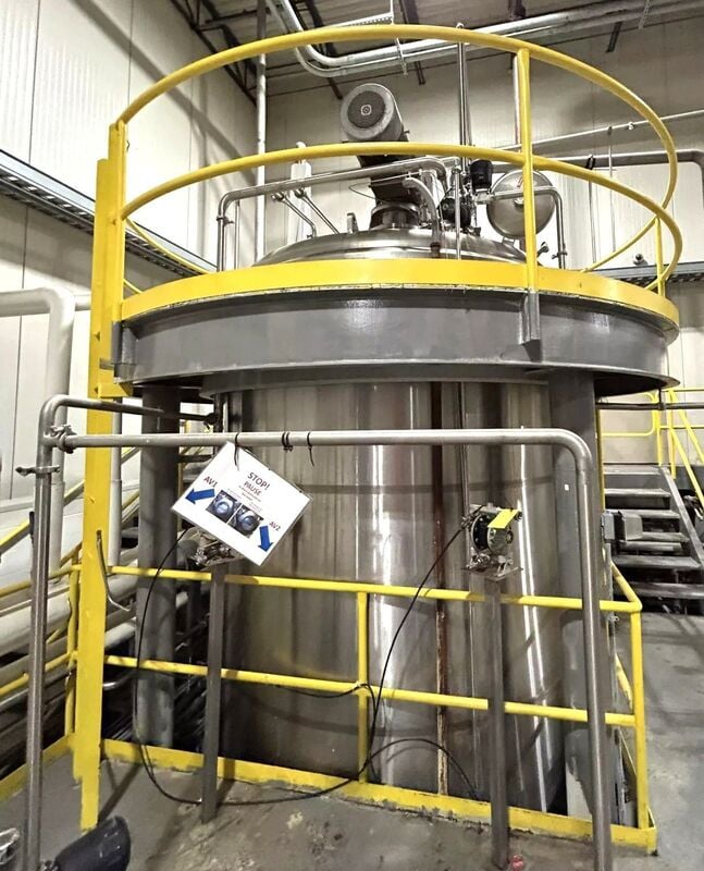 7000 gallon DCI, sanitary Stainless Steel jacketed mix tank, 15 psi/FV @ 250°F, 8' 6" diameter x 16' T/T - Image 2