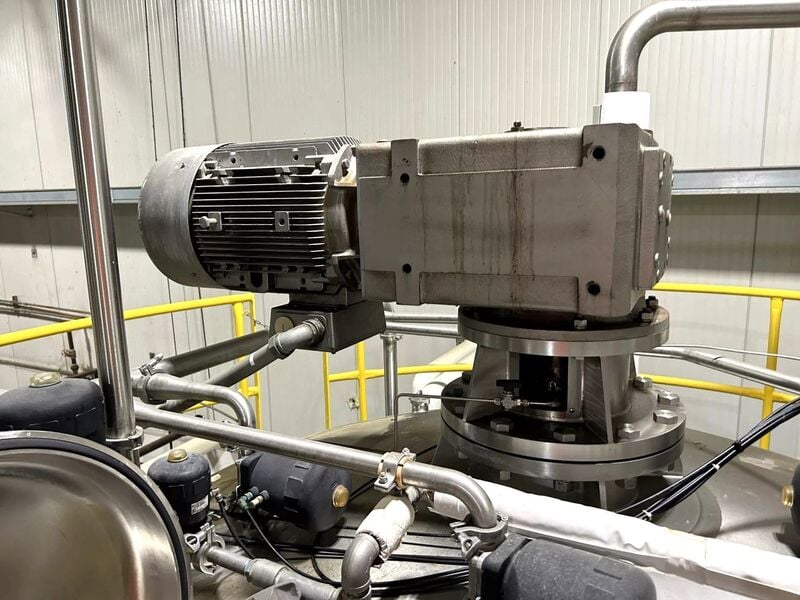 7000 gallon DCI, sanitary Stainless Steel jacketed mix tank, 15 psi/FV @ 250°F, 8' 6" diameter x 16' T/T - Image 4