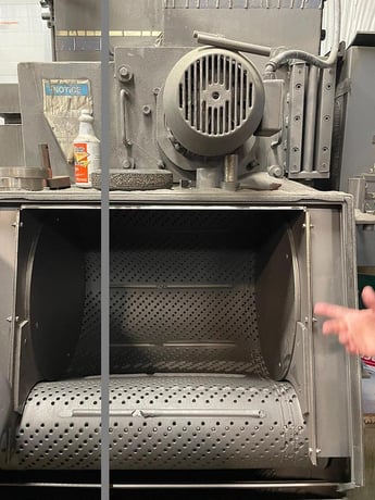 6 cu.ft. Wheelabrator #WTB-6, Tumble Blast Machine, 15 HP blast wheel, integrated dust collector - Image 2