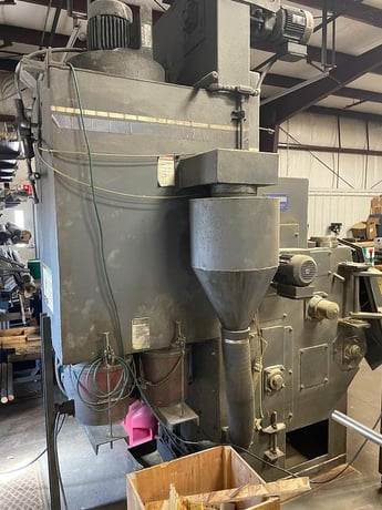 6 cu.ft. Wheelabrator #WTB-6, Tumble Blast Machine, 15 HP blast wheel, integrated dust collector - Image 4