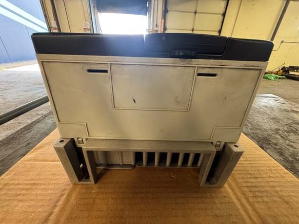Allen-Bradley 20AD034A3AYNANC0 Variable Frequency Drive 480V Allis-Chalmers 3-Phase - Image 3