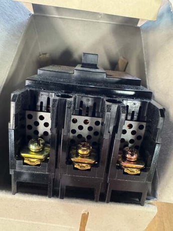 Fuji Electric BB3ASB-010 Circuit Breaker AC 550V Appears Unused - Image 2