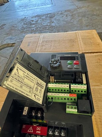 Toshiba VFS15-4037PL-W1 Variable Frequency Drive 380/500V 3-Phase Untested Surplus - Image 9