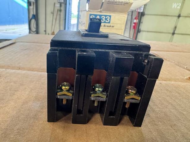 Fuji Electric SA33 Auto Circuit Breaker 600V AC Appears Unused - Image 2