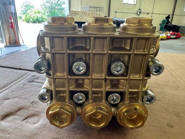 ChipBlaster #2106, High Pressure Coolant Pump, Triplex, 7.92 GPM, Solid Shaft Drive - Image 2