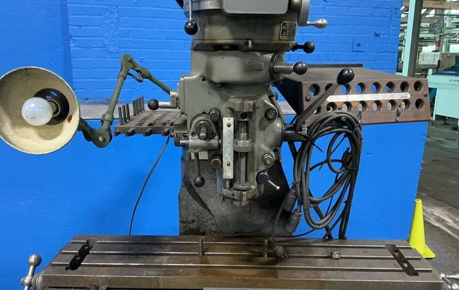 Bridgeport, Vertical Milling Machine, 9" x 42" Table, 2 HP, 1415/1710 RPM, 220/460 V. - Image 6