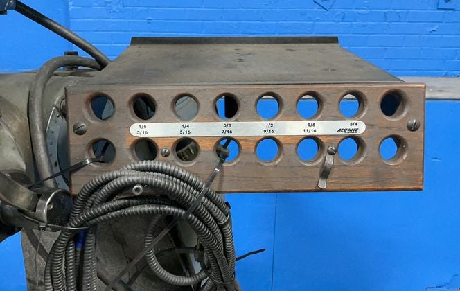 Bridgeport, Vertical Milling Machine, 9" x 42" Table, 2 HP, 1415/1710 RPM, 220/460 V. - Image 9