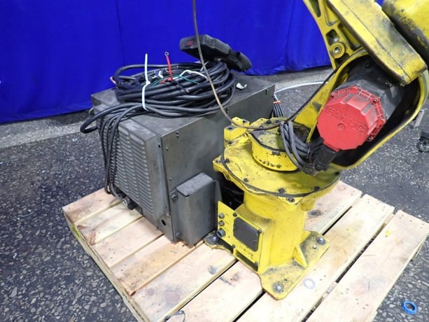 Fanuc #ARC-MATE-100i, Industrial Robot, A05B-1210-B601, A05B-2402-B001 Controller, Teach Pendant, 2000 - Image 2