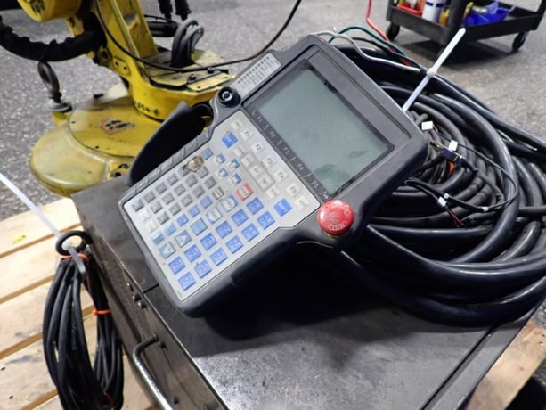 Fanuc #ARC-MATE-100i, Industrial Robot, A05B-1210-B601, A05B-2402-B001 Controller, Teach Pendant, 2000 - Image 4