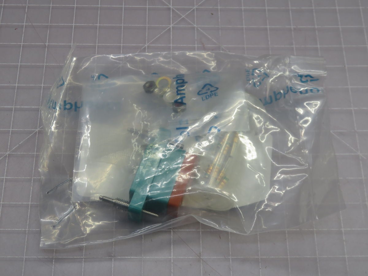 Amphenol #272-0103-001-000, Relay Socket, LOT of 22, 2019 - Image 2