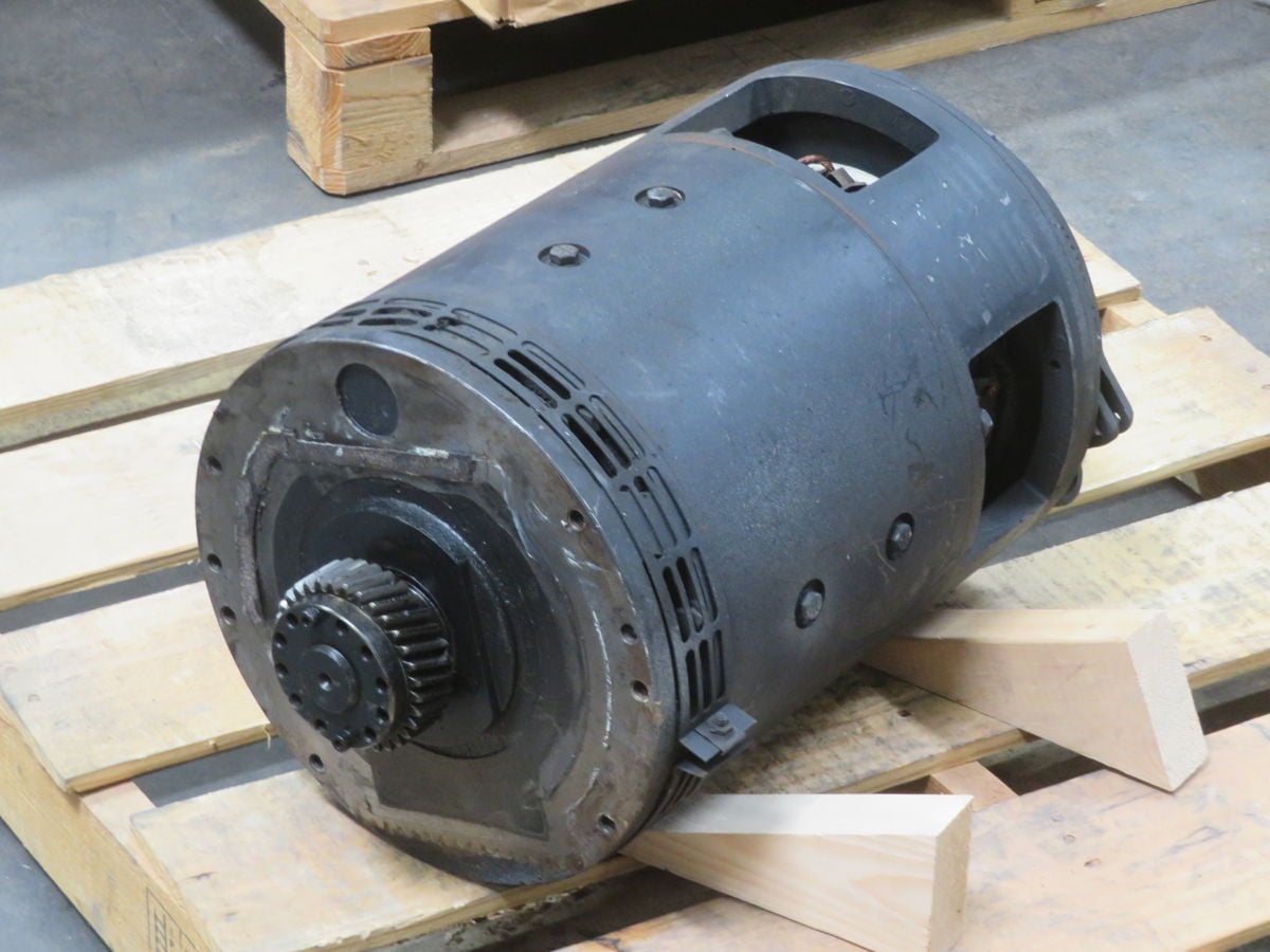 Crown #W11AB02-020347-001, DC motor, 36 Volts - Image 1