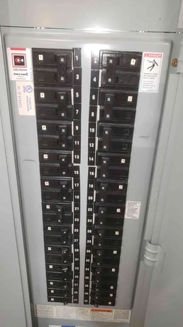 225 Amp. Cutler-Hammer, PRL1A, Pow-R-Line Panelboard, 120/208V, 3PH, 42-Circuit, w/ Bolt-On Breakers - Image 4